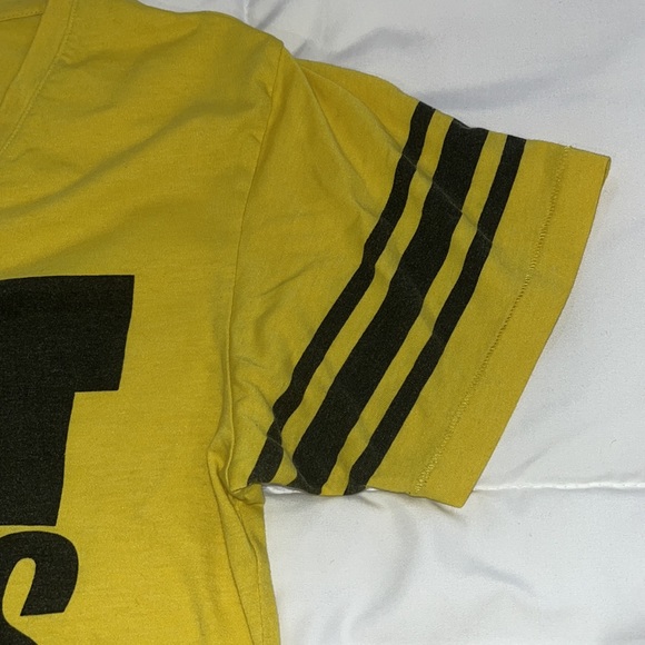 Married to the Mob Tee size: Medium - Picture 6 of 7